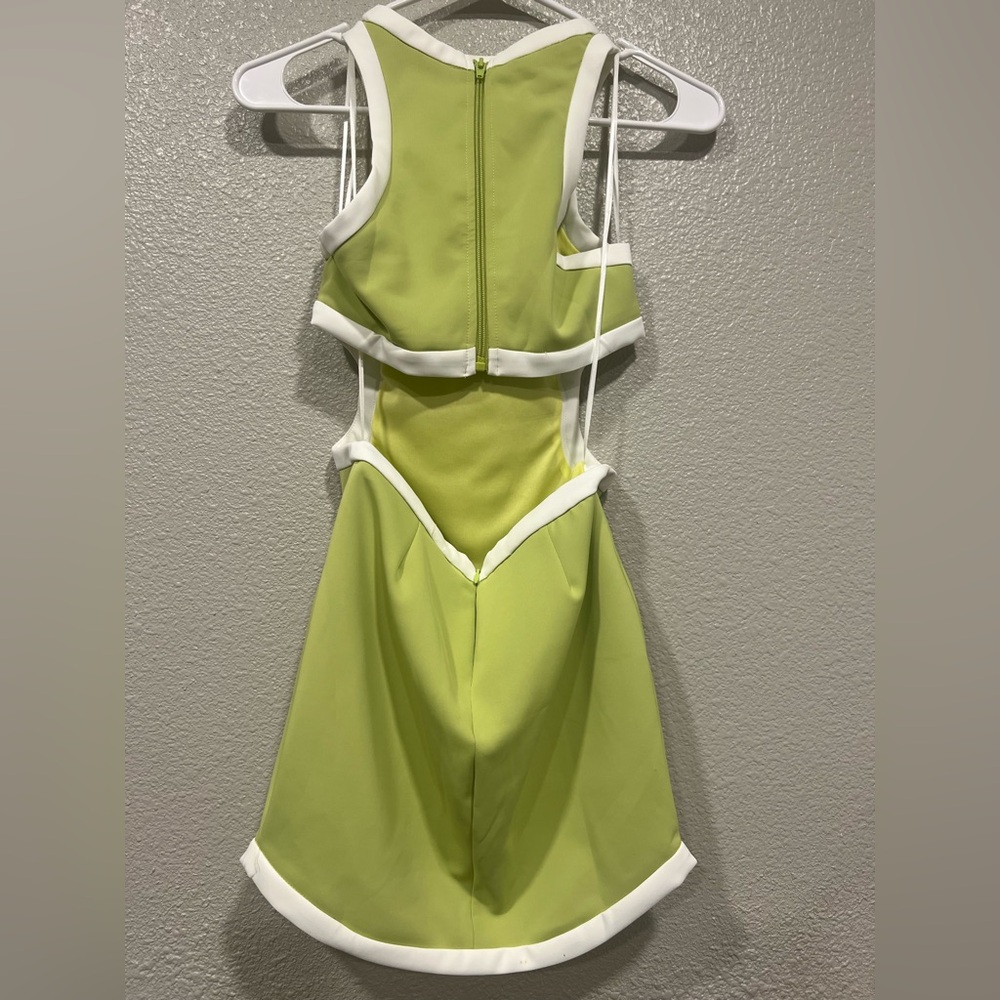 SLEEVELESS CONTRAST TRIM SIDE CUT-OUT MINI DRESS IN SUNNY LIME - Picture 4 of 4